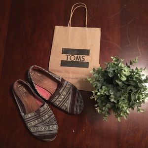 TOMS Black/Brown Tribal Pattern: Unisex Size 8.5